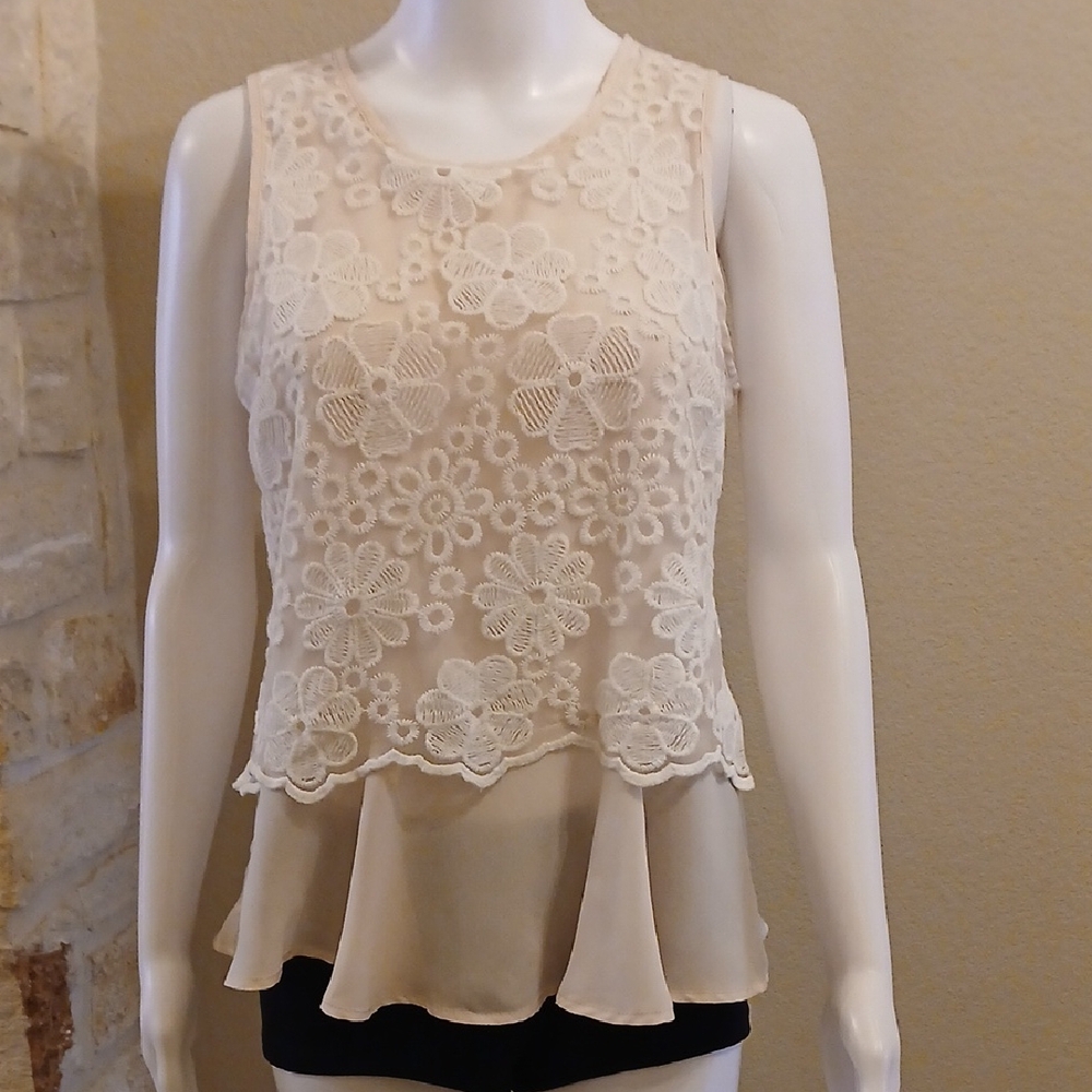 Chic Floral Lace Sleeveless Blouse